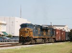 CSX 5404 leads train Q405 southbound thru town